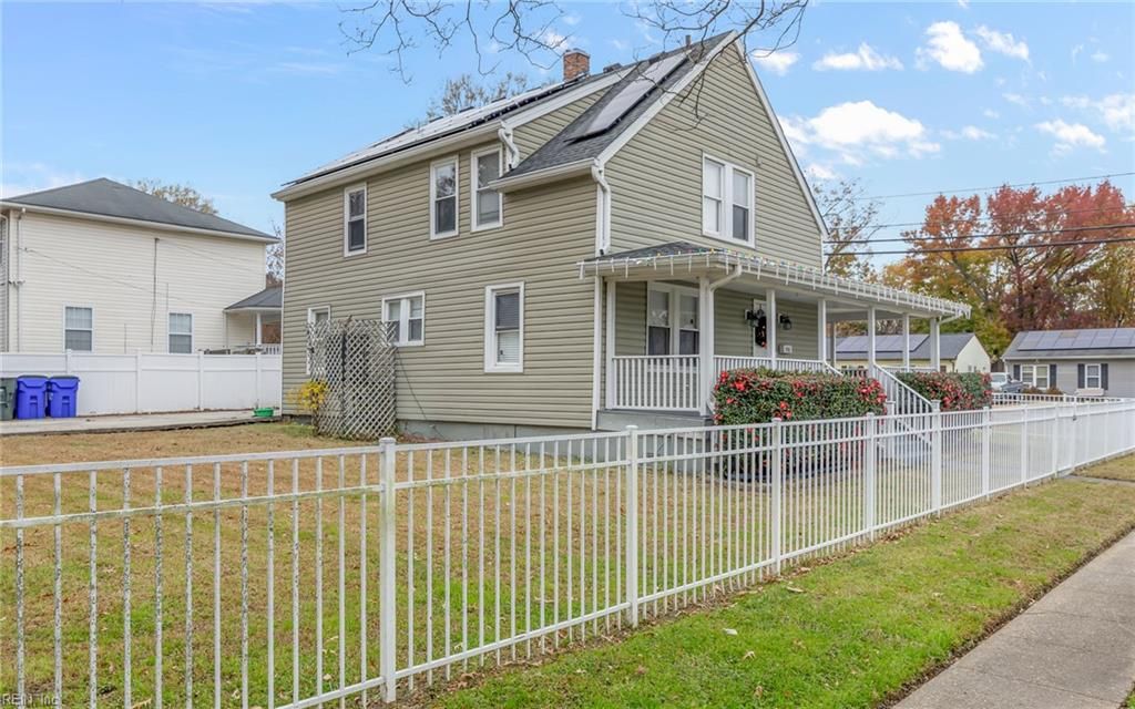 Photo of 733 FILER Street, Norfolk, VA 23504 (MLS # 10612200)