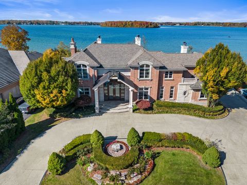 3856 VISTA Lane Orchard Lake Village City Oakland MI 48323