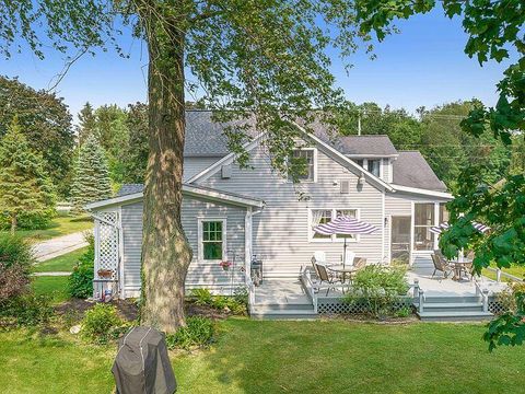 A home in South Haven Twp