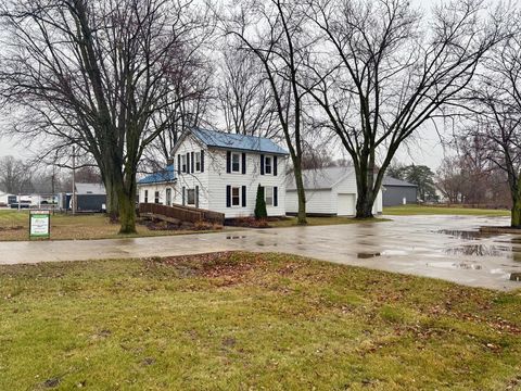 A home in Bloomer Twp