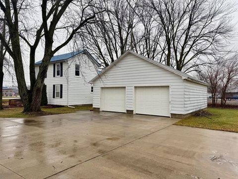 A home in Bloomer Twp