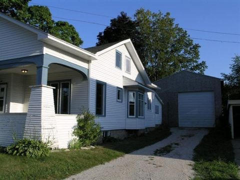 A home in Shelby Vlg