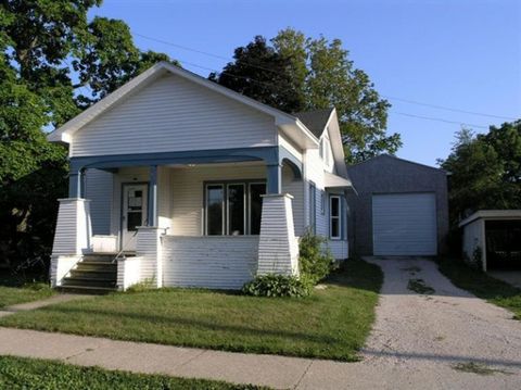 A home in Shelby Vlg