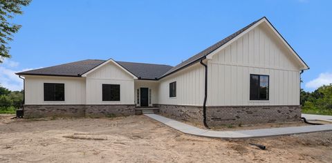 1615 FRECH Lane Howell City MI 48843