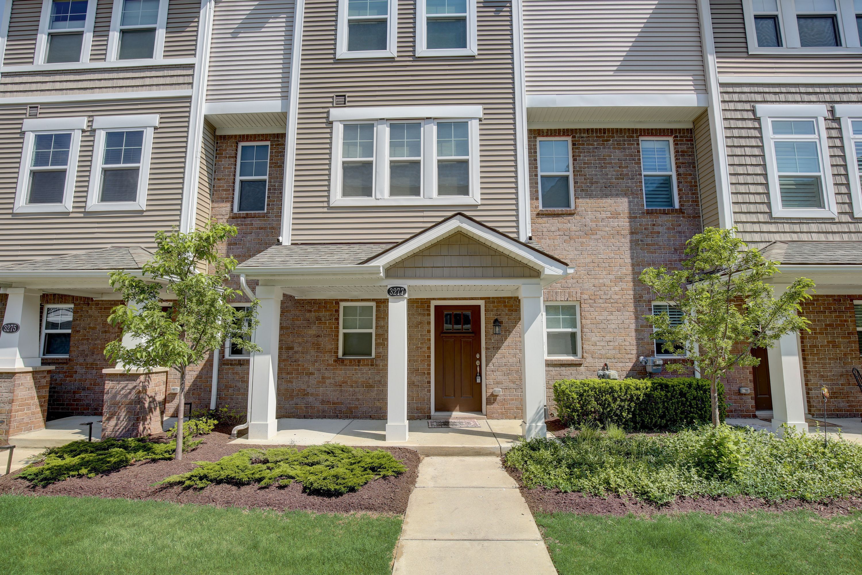 View Wixom, MI 48393 condo