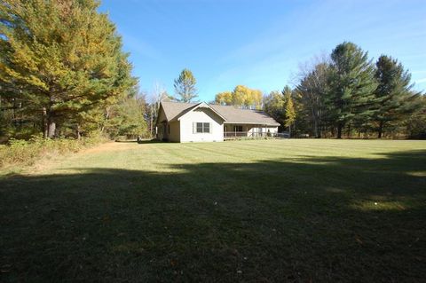 A home in Ogemaw Twp