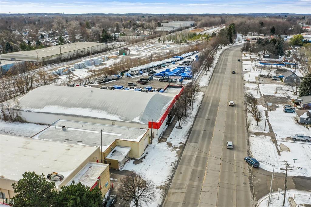 73 W Walton Boulevard