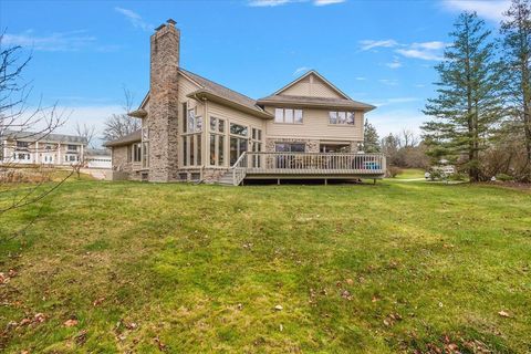 A home in West Bloomfield Twp