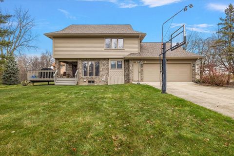 A home in West Bloomfield Twp