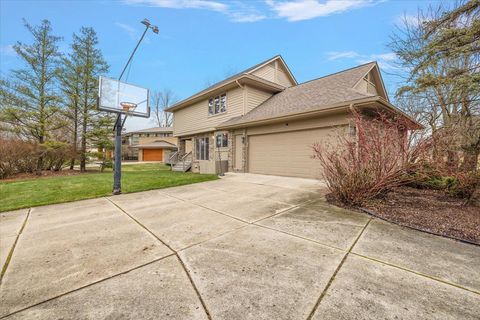 A home in West Bloomfield Twp