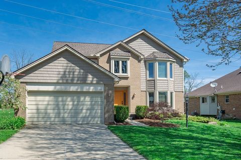 Photo of 185 Windrift Lane, Rochester Hills, MI 48307 (MLS # 20240038671)