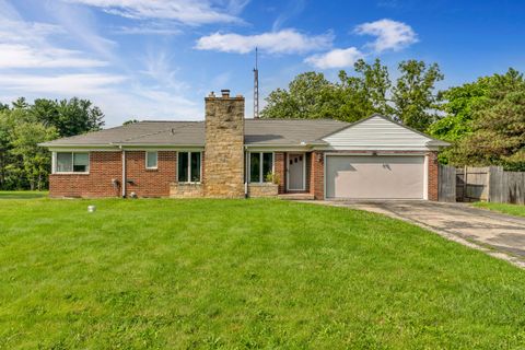 A home in Grand Blanc Twp