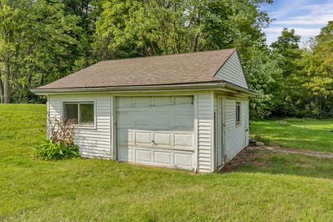 A home in Grand Blanc Twp