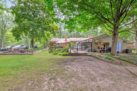 A home in Bloomfield Twp