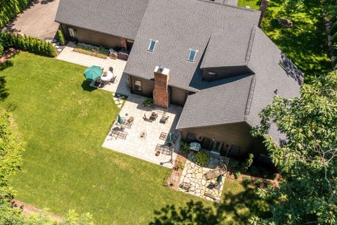 A home in Bloomfield Twp