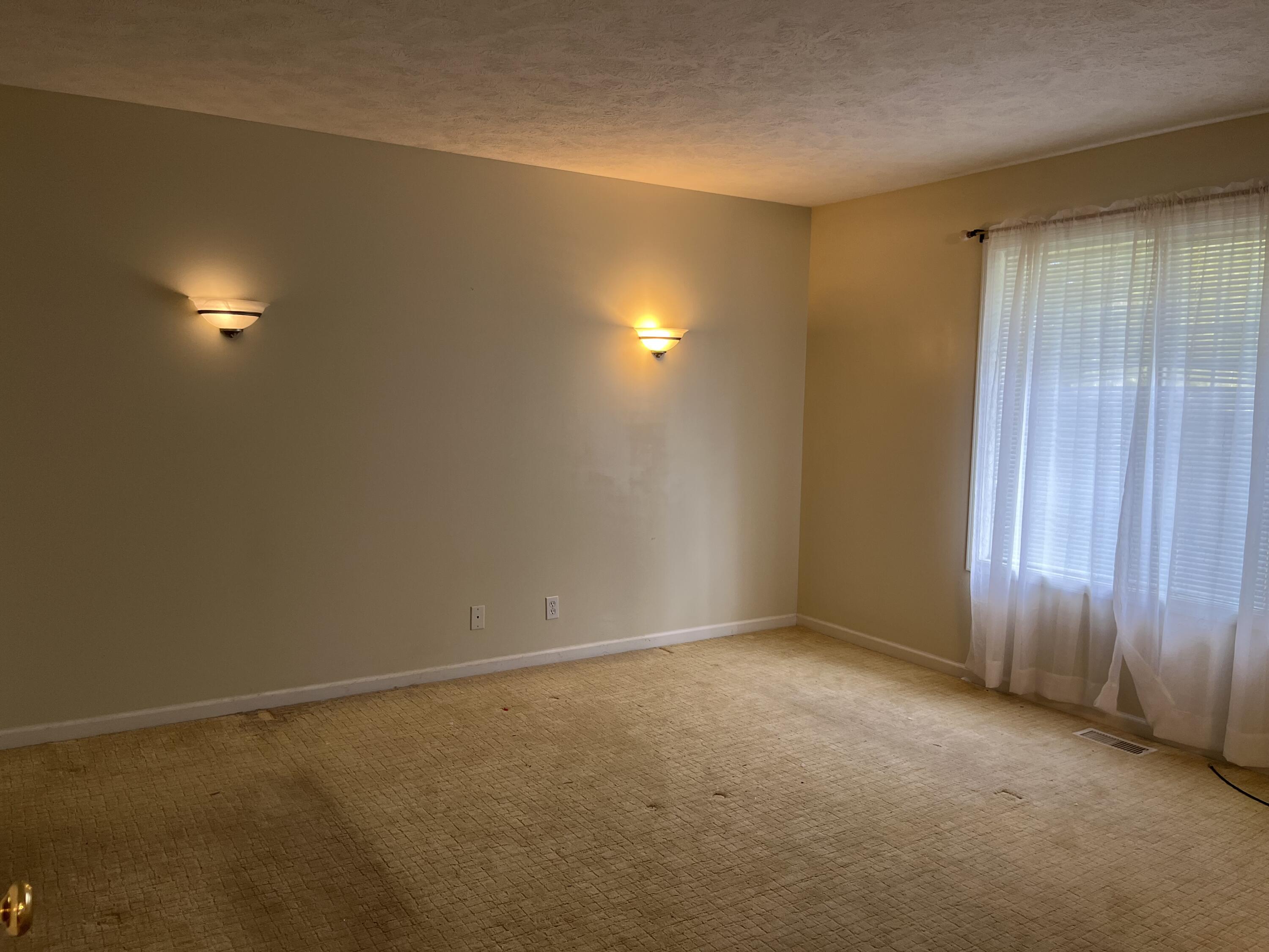 Photo 11 of 13 of 3590 Twin Oaks Lane condo