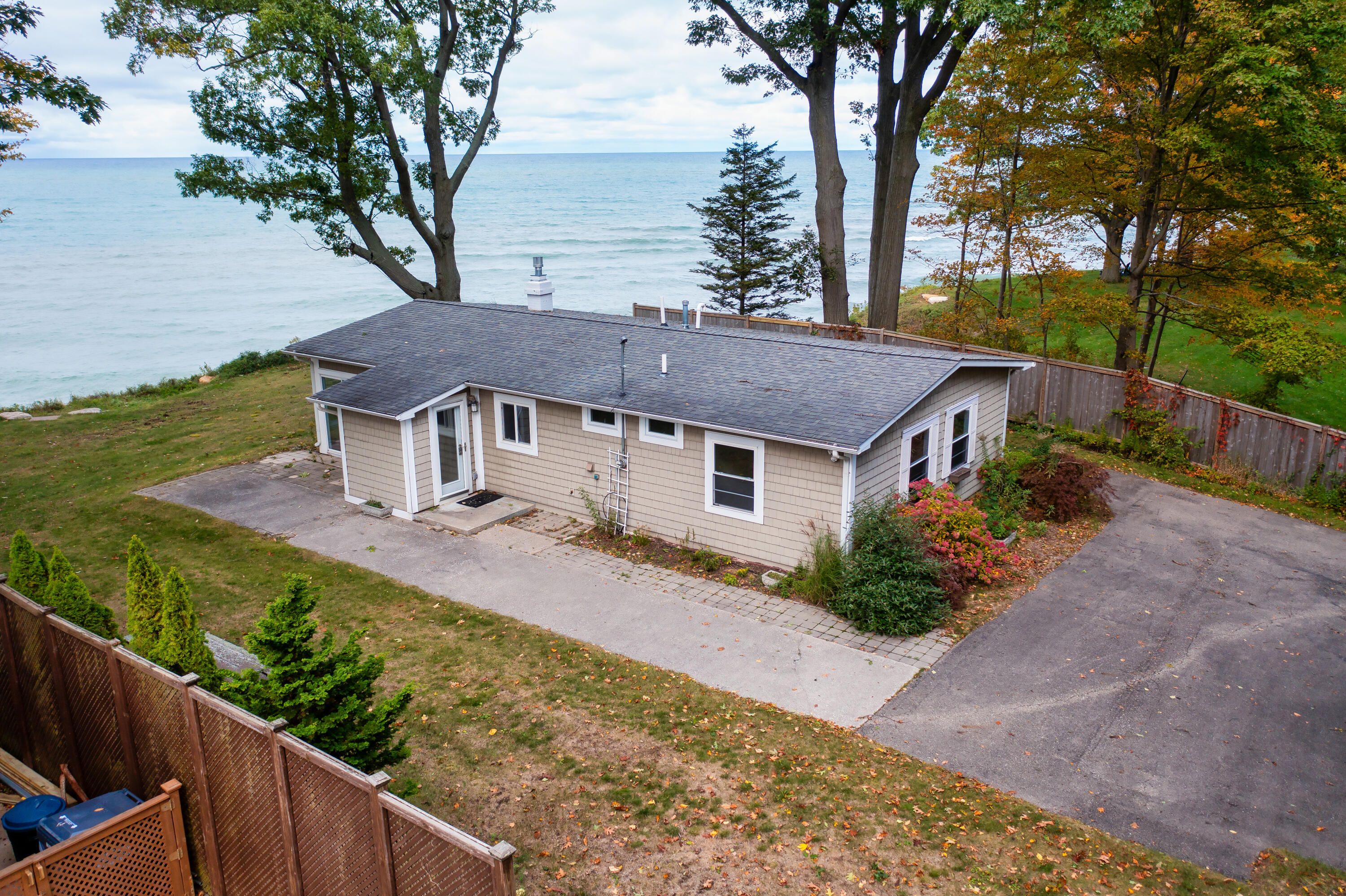 View South Haven Twp, MI 49090 house