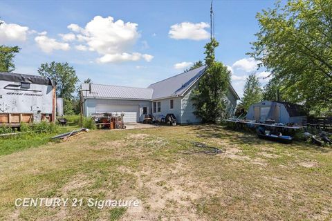 A home in Bourret Twp