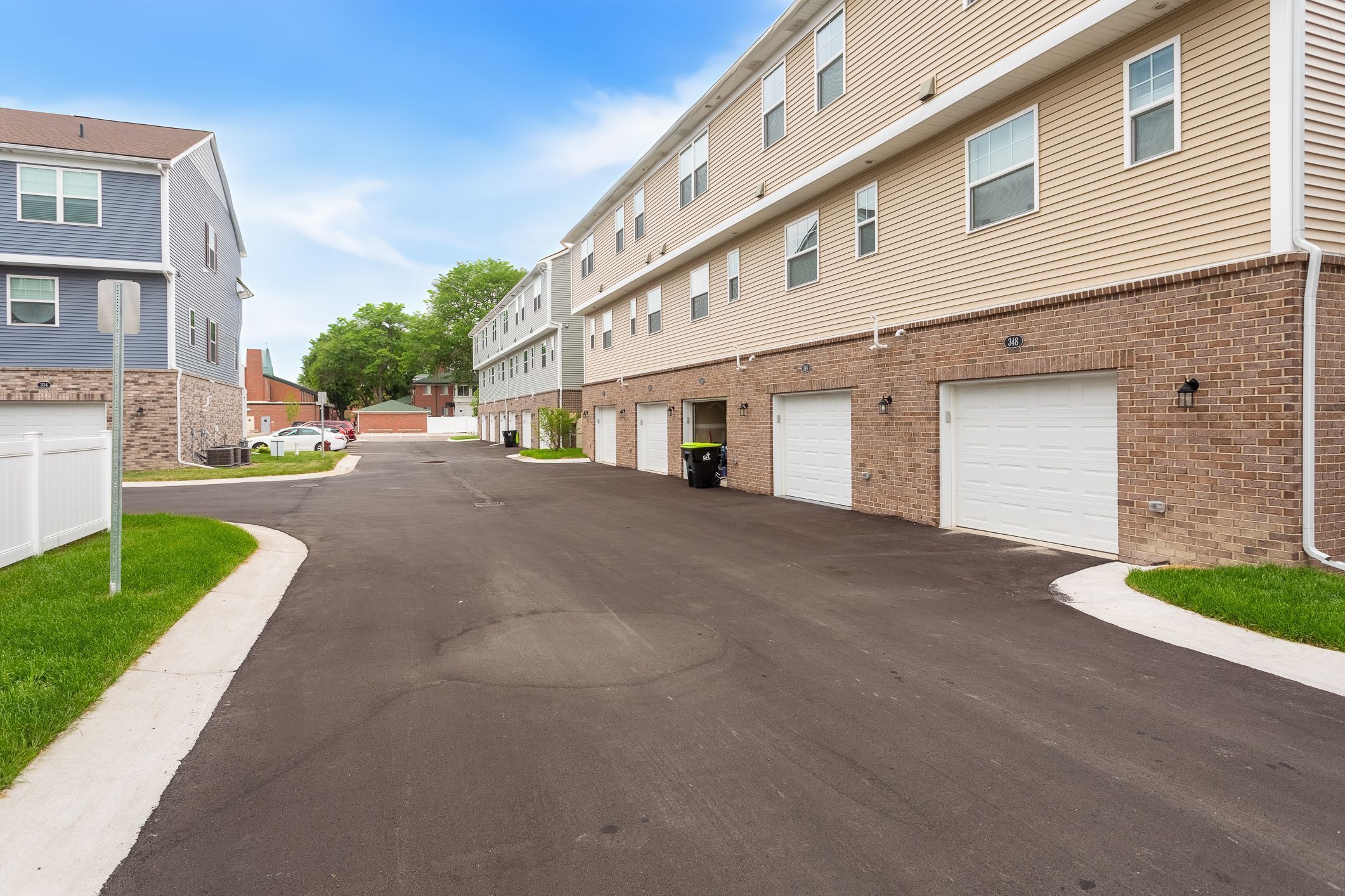 Hazel Park, Michigan 48030, United States, 2 Bedrooms Bedrooms, ,3 BathroomsBathrooms,Residential,Pending,33785