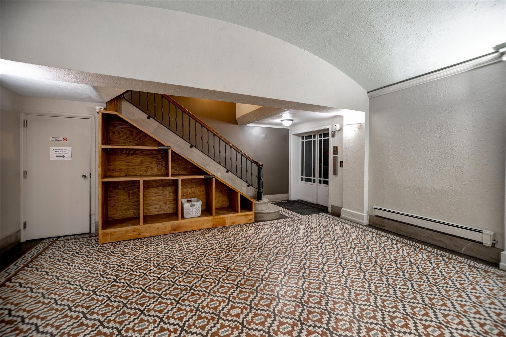 Detroit, Michigan 48202, United States, 2 Bedrooms Bedrooms, ,1 BathroomBathrooms,Residential,Active,1012