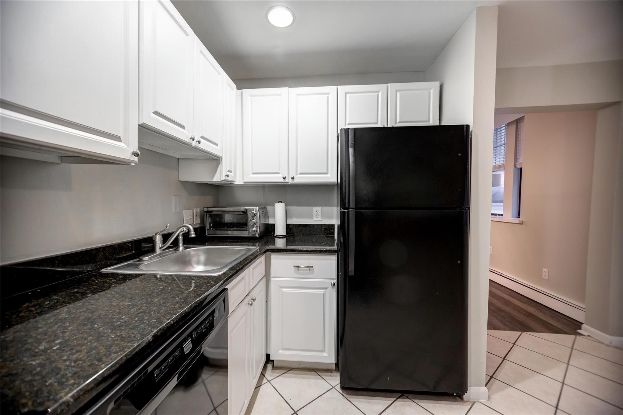 Detroit, Michigan 48202, United States, 2 Bedrooms Bedrooms, ,1 BathroomBathrooms,Residential,Active,1012