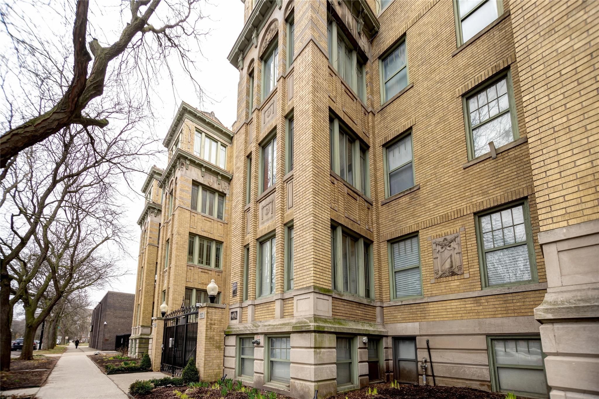 Detroit, Michigan 48202, United States, 2 Bedrooms Bedrooms, ,1 BathroomBathrooms,Residential,Active,1012