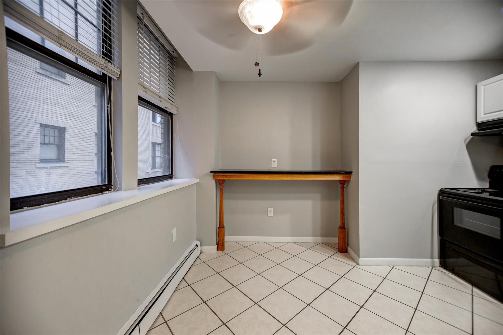 Detroit, Michigan 48202, United States, 2 Bedrooms Bedrooms, ,1 BathroomBathrooms,Residential,Active,1012