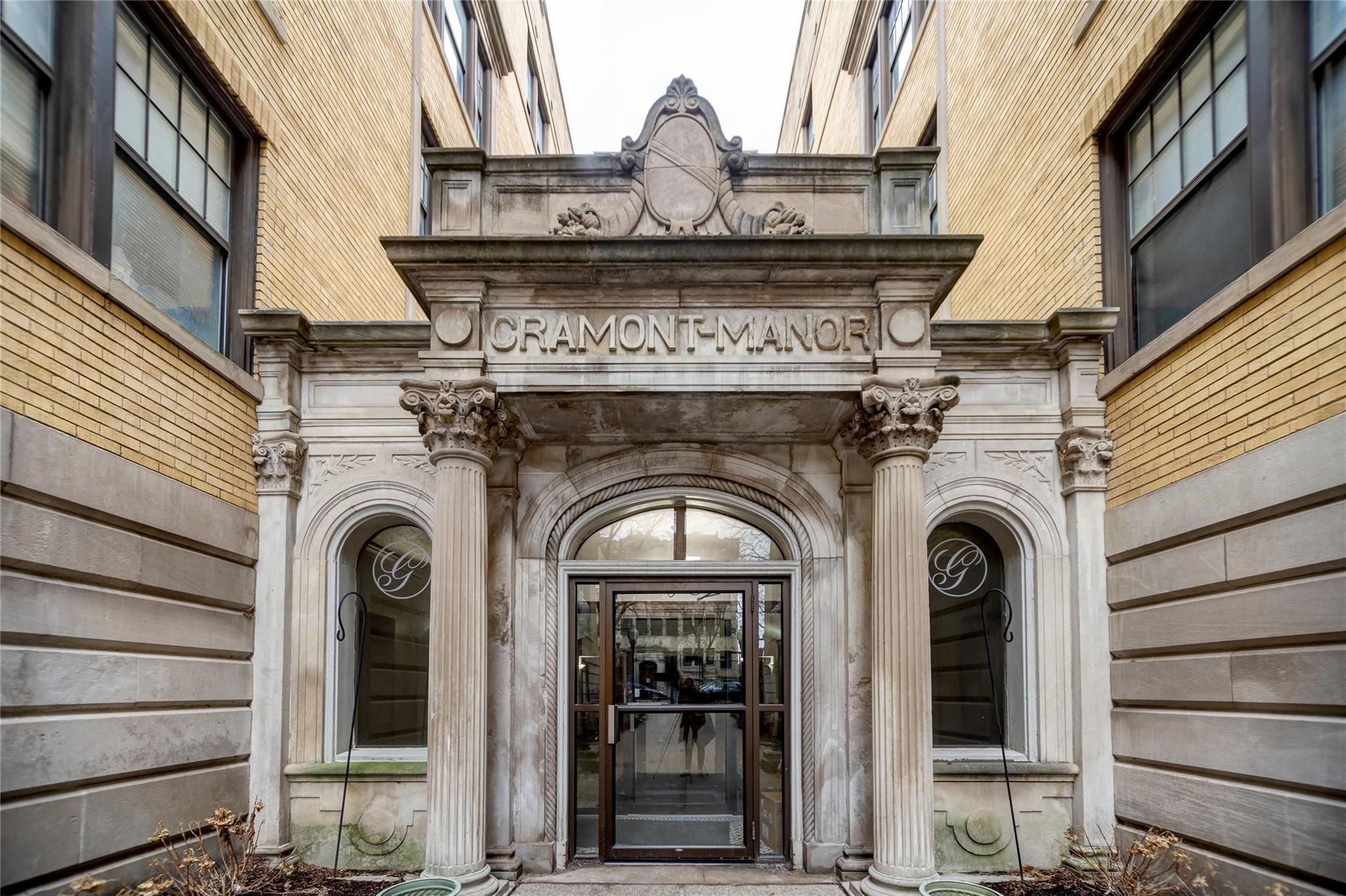 Detroit, Michigan 48202, United States, 2 Bedrooms Bedrooms, ,1 BathroomBathrooms,Residential,Active,1012