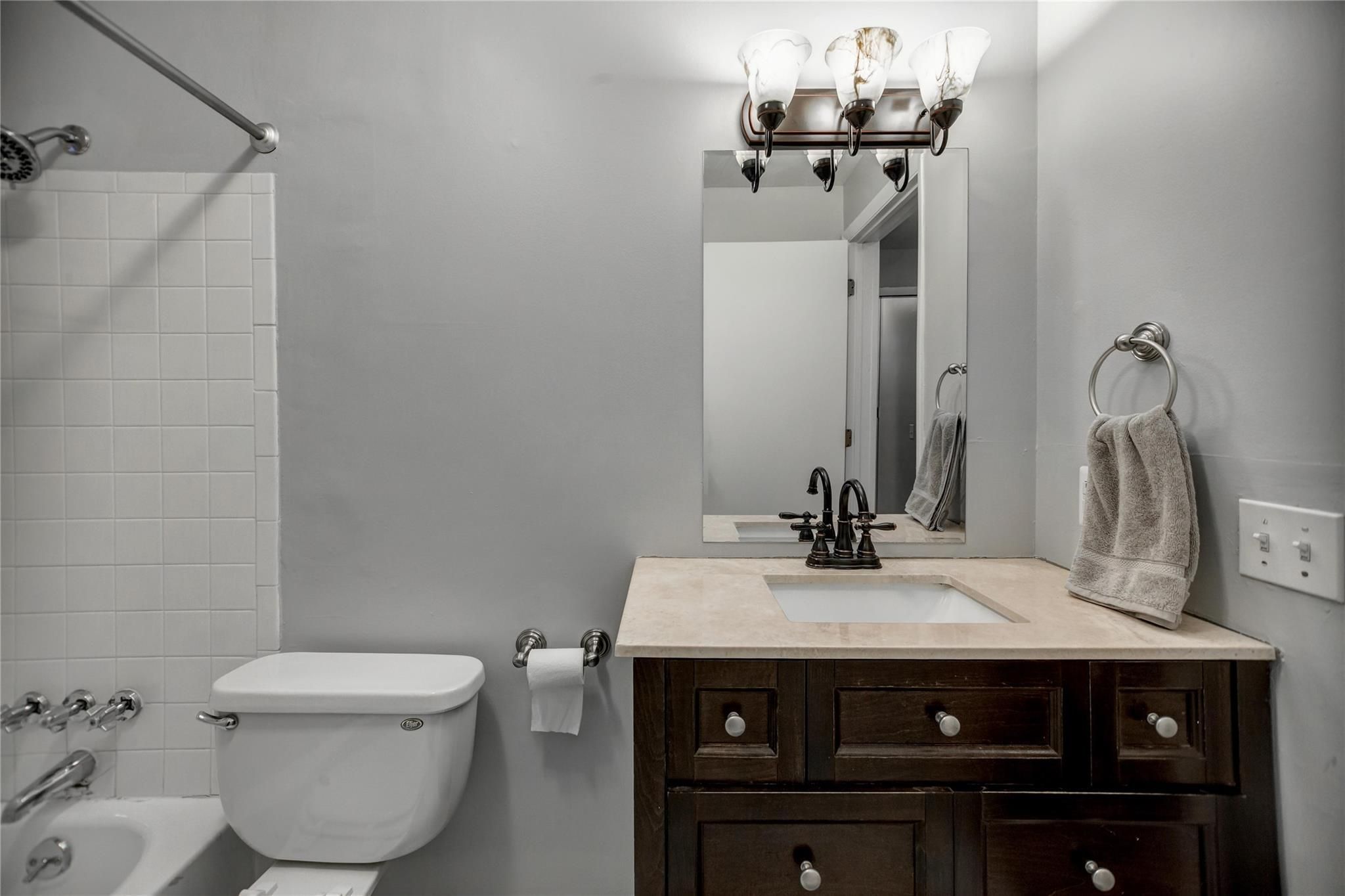 Detroit, Michigan 48202, United States, 2 Bedrooms Bedrooms, ,1 BathroomBathrooms,Residential,Active,1012