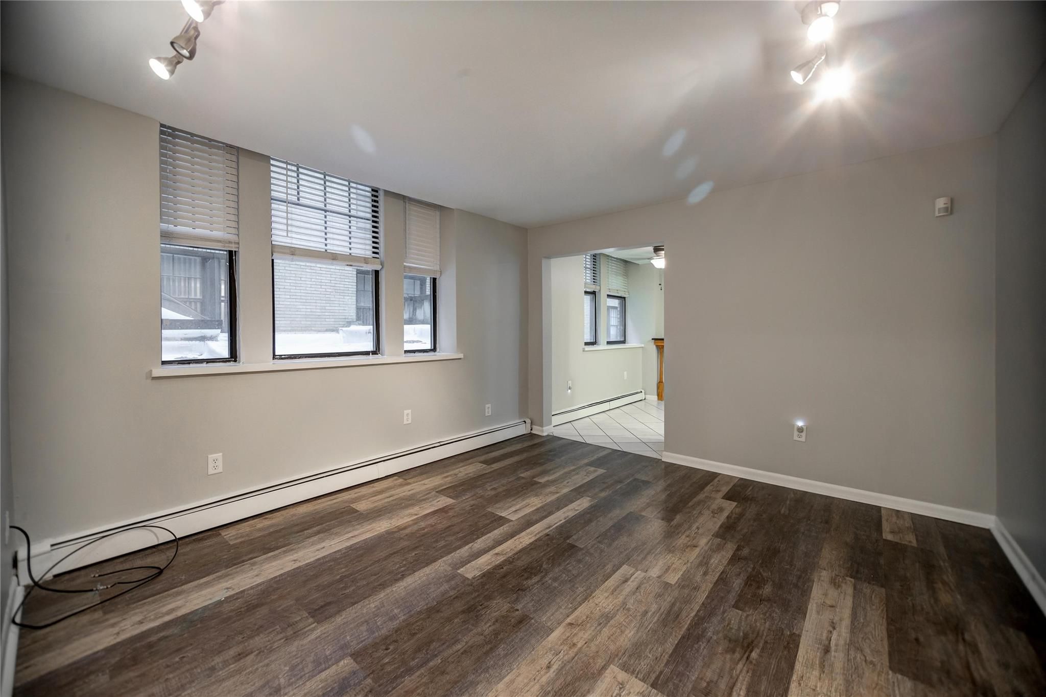 Detroit, Michigan 48202, United States, 2 Bedrooms Bedrooms, ,1 BathroomBathrooms,Residential,Active,1012