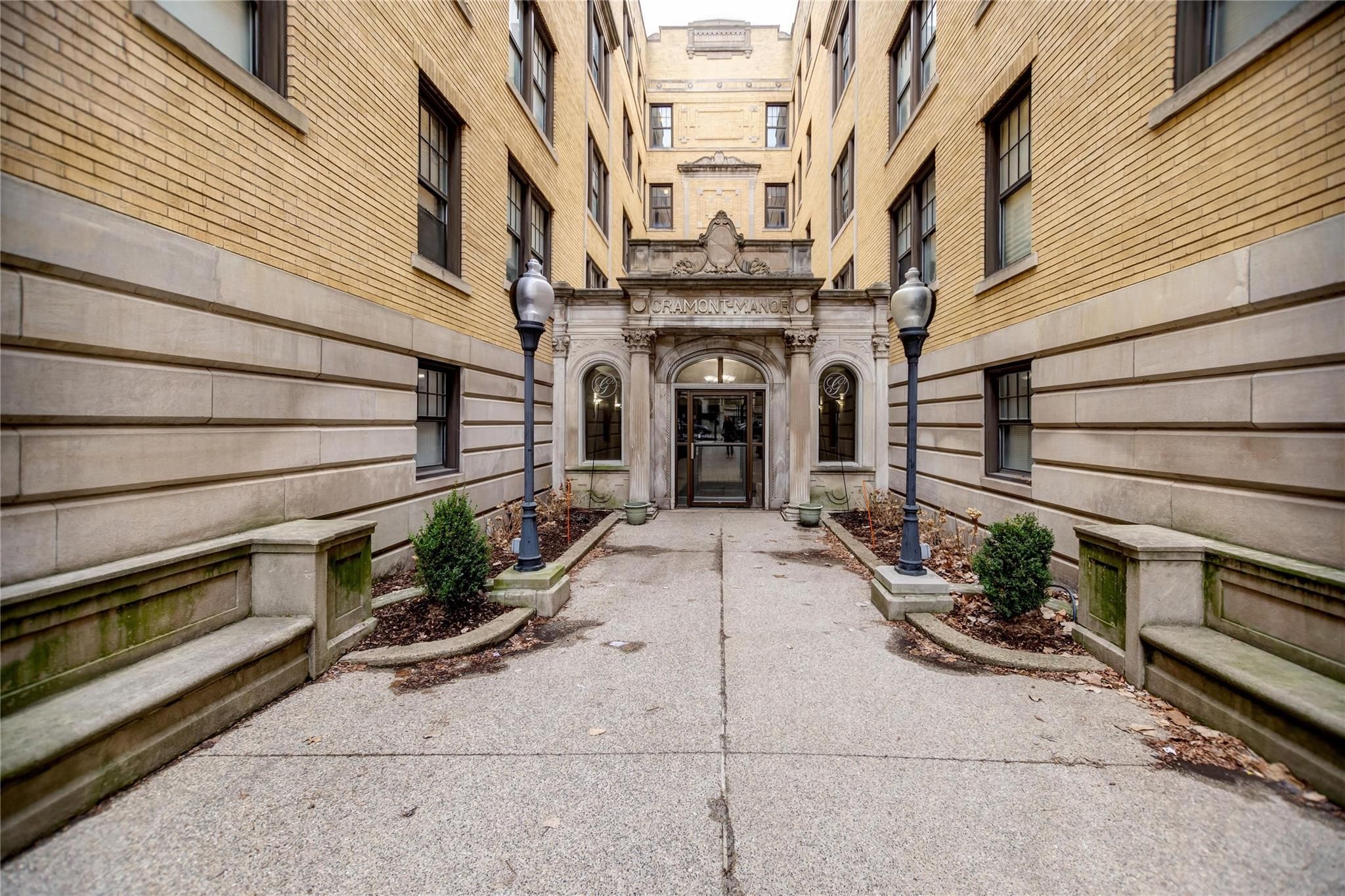 Detroit, Michigan 48202, United States, 2 Bedrooms Bedrooms, ,1 BathroomBathrooms,Residential,Active,1012