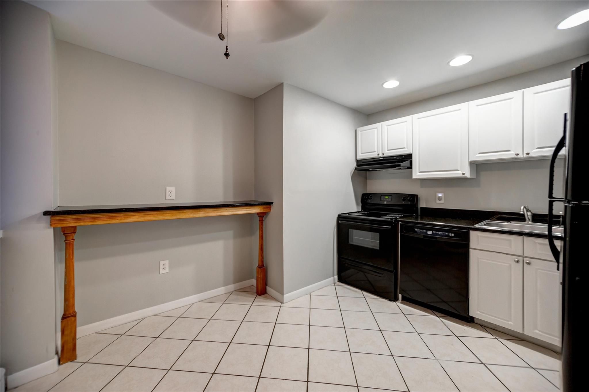 Detroit, Michigan 48202, United States, 2 Bedrooms Bedrooms, ,1 BathroomBathrooms,Residential,Active,1012