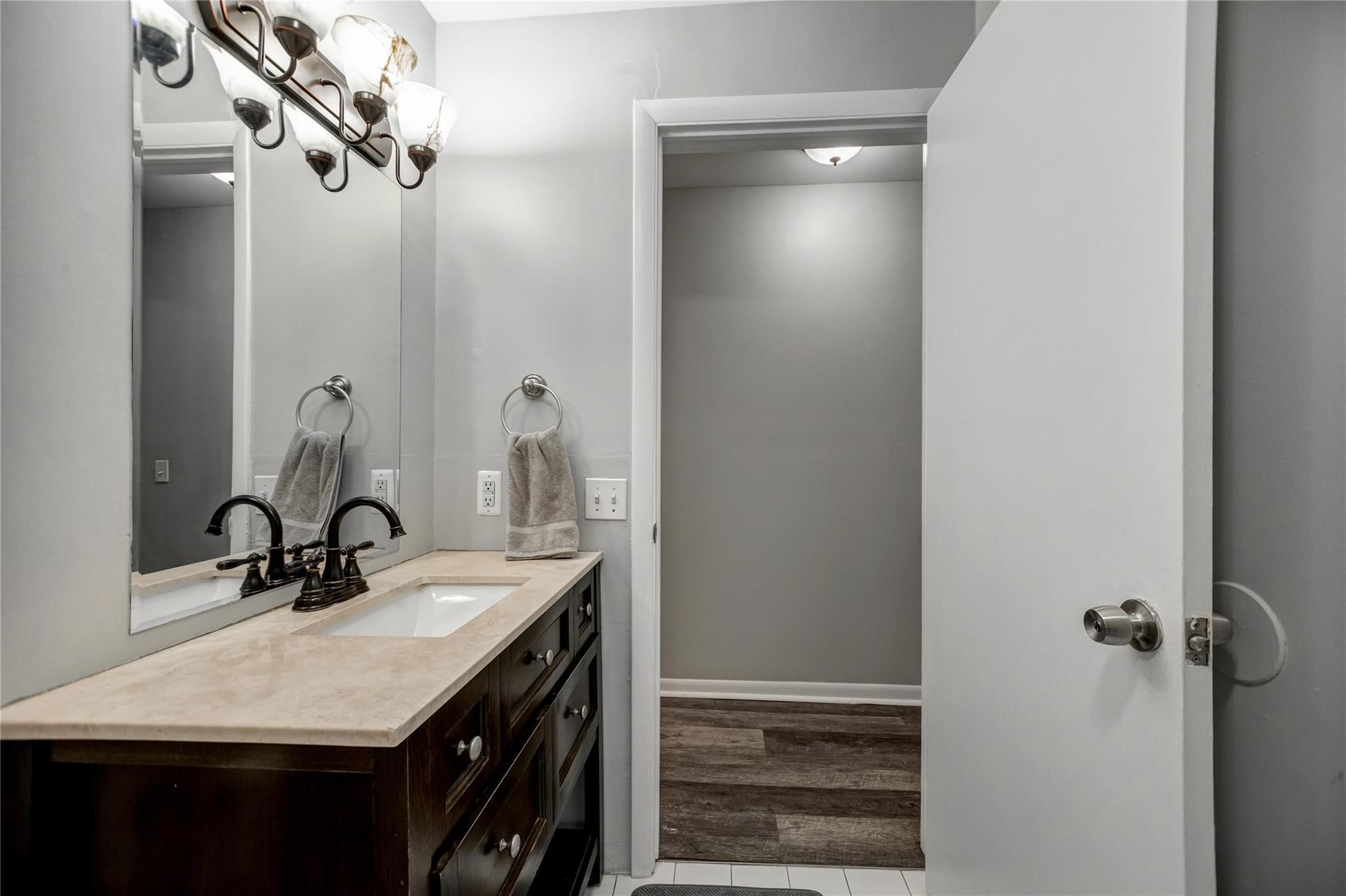 Detroit, Michigan 48202, United States, 2 Bedrooms Bedrooms, ,1 BathroomBathrooms,Residential,Active,1012