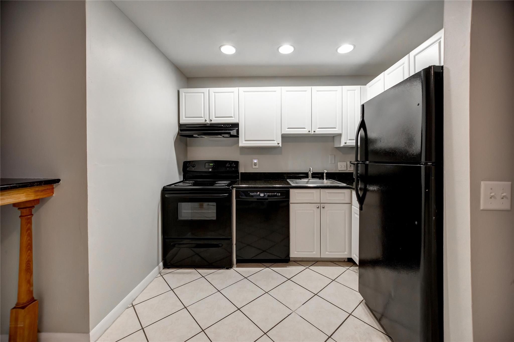 Detroit, Michigan 48202, United States, 2 Bedrooms Bedrooms, ,1 BathroomBathrooms,Residential,Active,1012