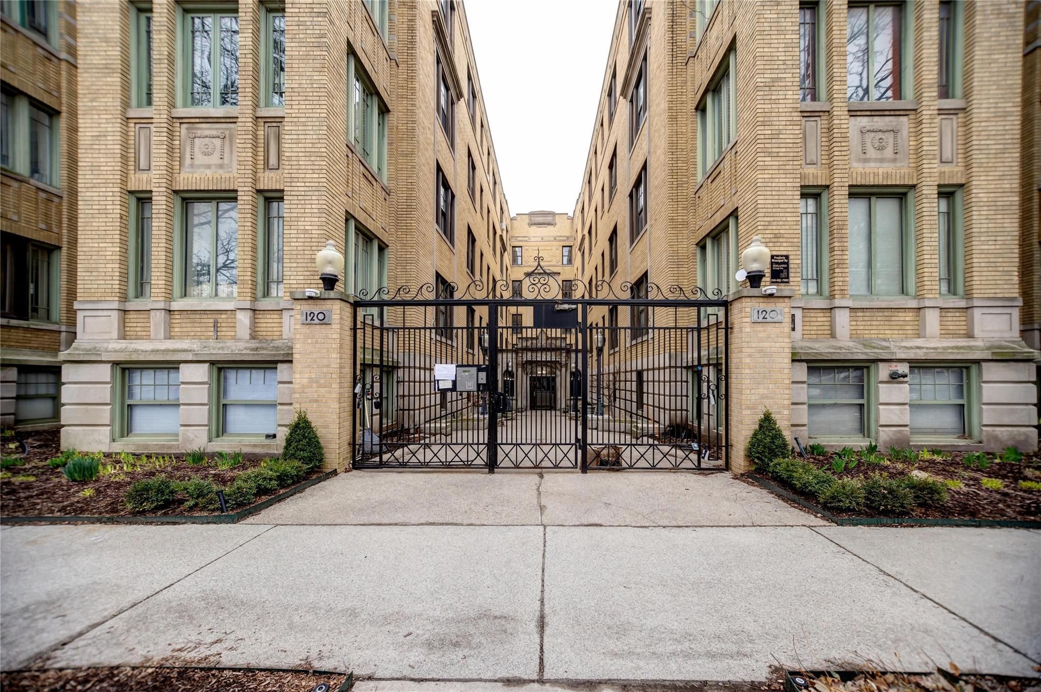 Detroit, Michigan 48202, United States, 2 Bedrooms Bedrooms, ,1 BathroomBathrooms,Residential,Active,1012 Detroit, Michigan 48202, United States, 2 Bedrooms Bedrooms, ,1 BathroomBathrooms,Residential,Active,1012