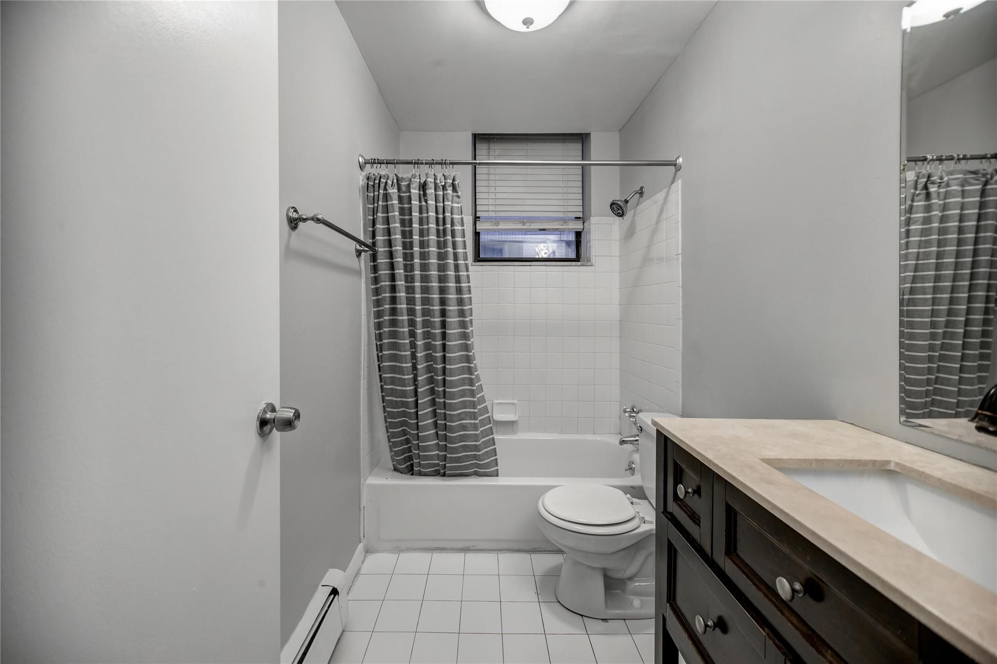 Detroit, Michigan 48202, United States, 2 Bedrooms Bedrooms, ,1 BathroomBathrooms,Residential,Active,1012