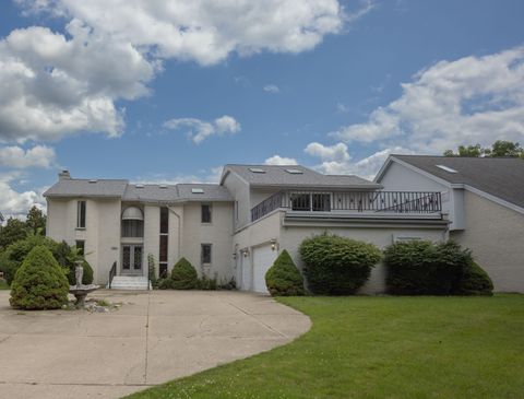 A home in West Bloomfield Twp