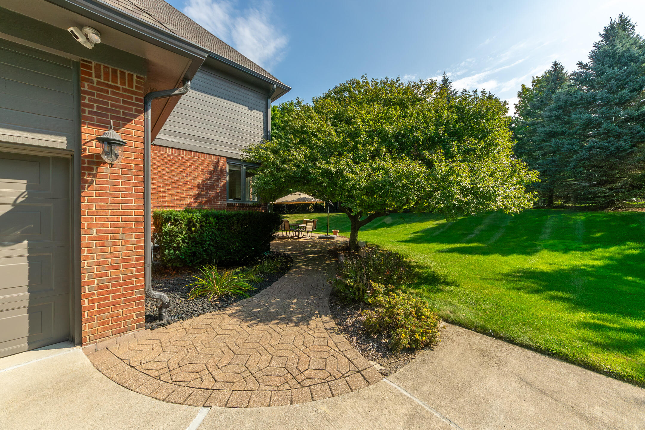 Photo 5 of 41 of 17512 Hilltop View Drive house