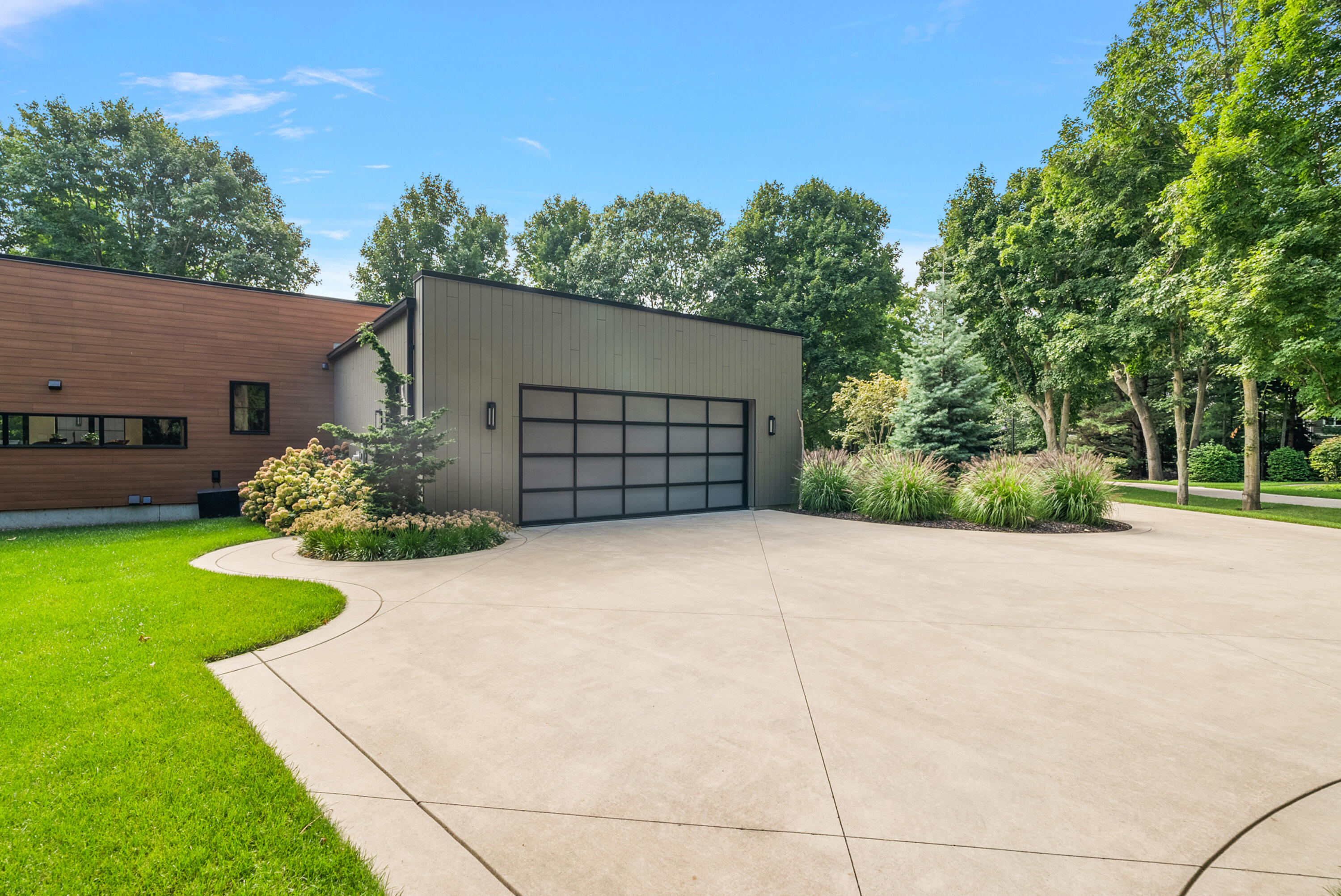 Photo 8 of 68 of 259 N Lakeshore Drive house