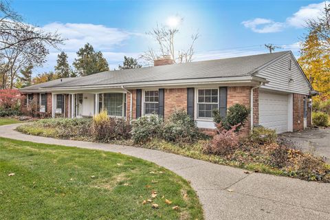 A home in Bloomfield Twp