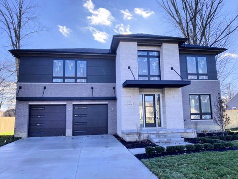 1938 Pembroke Road Birmingham City Oakland MI 48009