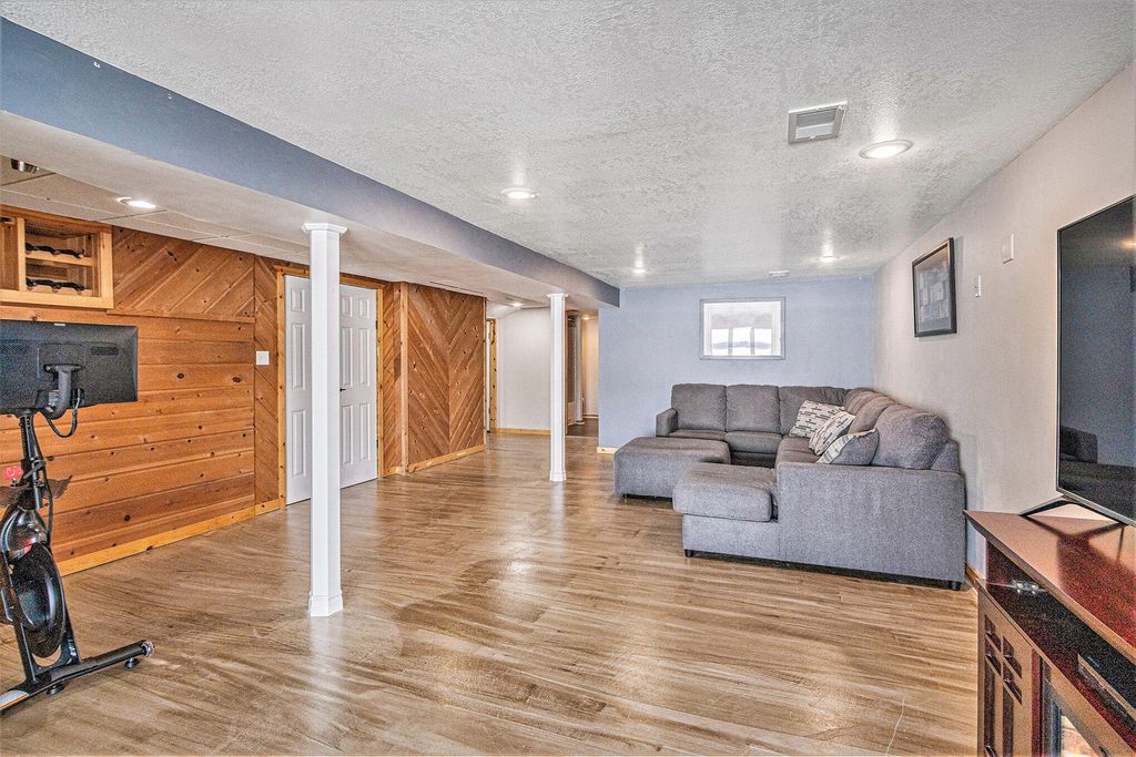 listing image 44