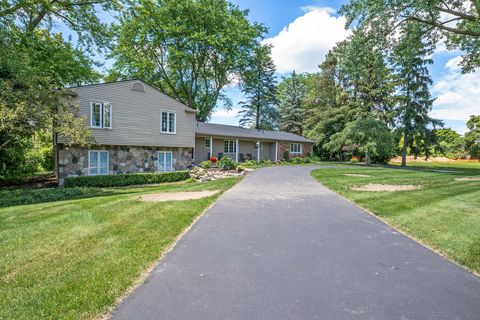 A home in Bloomfield Twp