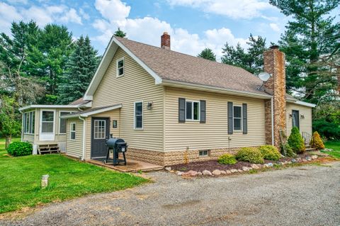 A home in Cohoctah Twp