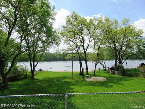 A home in Hartland Twp