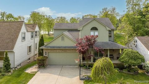 A home in West Bloomfield Twp