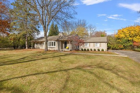 A home in Bingham Farms Vlg