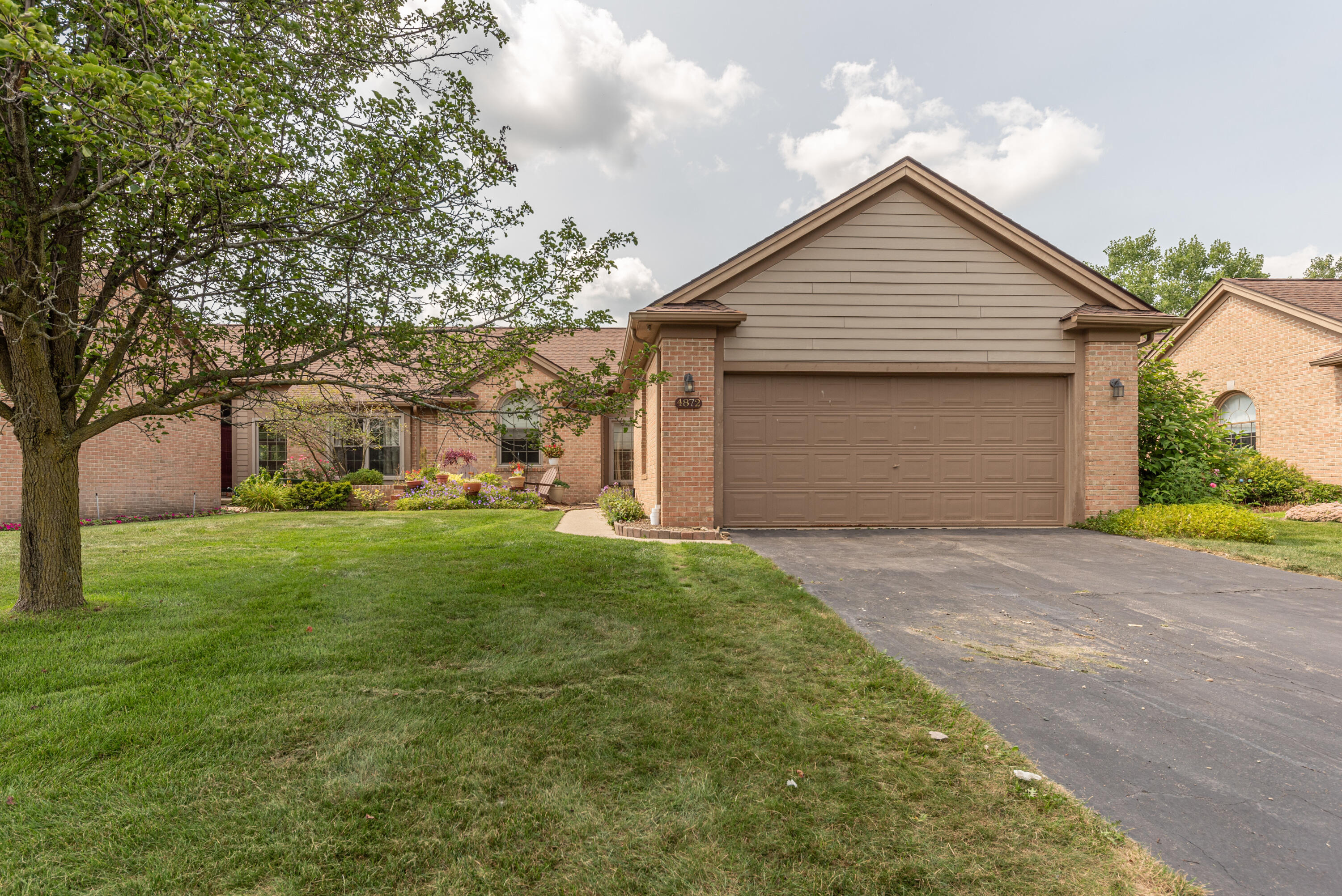 View Pittsfield Twp, MI 48108 condo