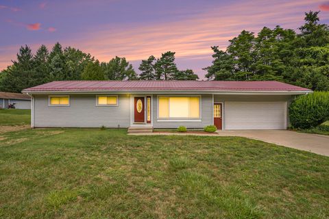 A home in South Haven Twp