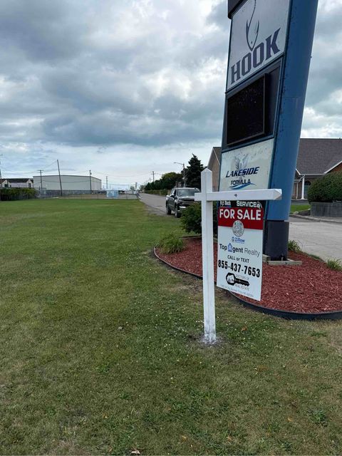 24200 JEFFERSON Avenue St Clair Shores City MI 48080